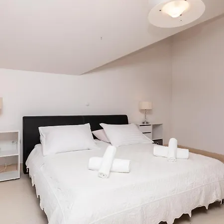 Philippa - Luxurious Five-room On The Island Of Brac - Idyllic Location Right By The Sea - Incredible View Of The Sea Bay - Vip Services - Buralux Properties *