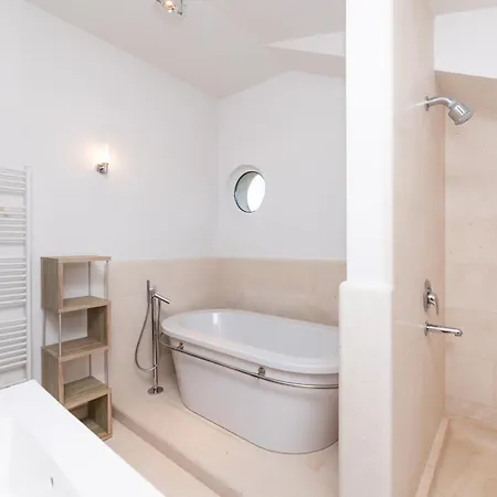 Villa Philippa - Luxurious Five-room On The Island Of Brac - Idyllic Location Right By The Sea - Incredible View Of The Sea Bay - Vip Services - Buralux Properties Sutivan