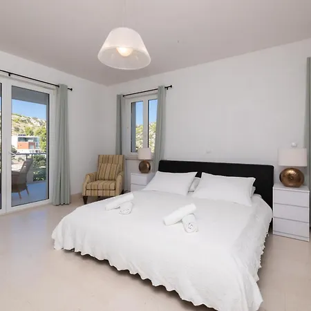 Villa Philippa - Luxurious Five-room On The Island Of Brac - Idyllic Location Right By The Sea - Incredible View Of The Sea Bay - Vip Services - Buralux Properties