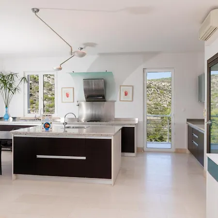 Philippa - Luxurious Five-room On The Island Of Brac - Idyllic Location Right By The Sea - Incredible View Of The Sea Bay - Vip Services - Buralux Properties * Sutivan