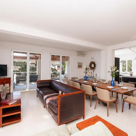 Philippa - Luxurious Five-room On The Island Of Brac - Idyllic Location Right By The Sea - Incredible View Of The Sea Bay - Vip Services - Buralux Properties *