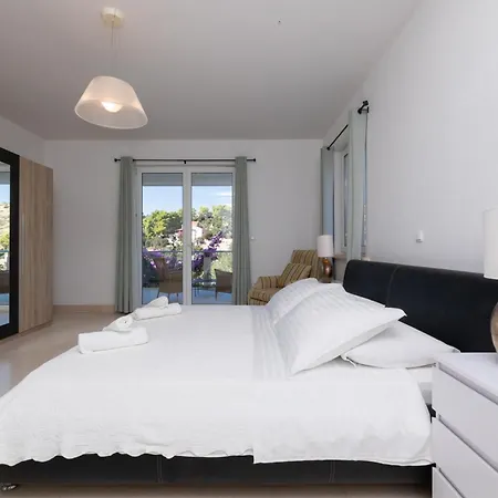 Villa Philippa - Luxurious Five-room On The Island Of Brac - Idyllic Location Right By The Sea - Incredible View Of The Sea Bay - Vip Services - Buralux Properties Sutivan