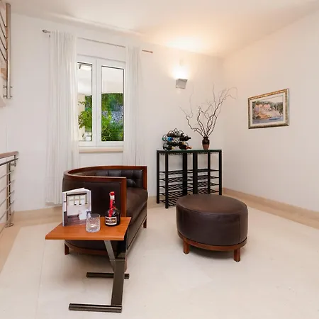 Villa Philippa - Luxurious Five-room On The Island Of Brac - Idyllic Location Right By The Sea - Incredible View Of The Sea Bay - Vip Services - Buralux Properties