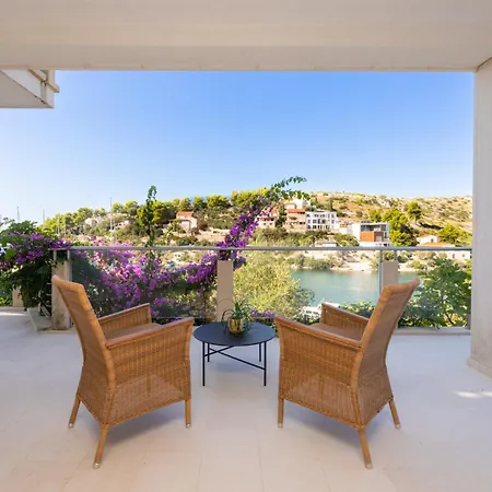 Philippa - Luxurious Five-room On The Island Of Brac - Idyllic Location Right By The Sea - Incredible View Of The Sea Bay - Vip Services - Buralux Properties Villa