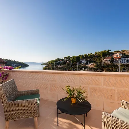 Philippa - Luxurious Five-room On The Island Of Brac - Idyllic Location Right By The Sea - Incredible View Of The Sea Bay - Vip Services - Buralux Properties *