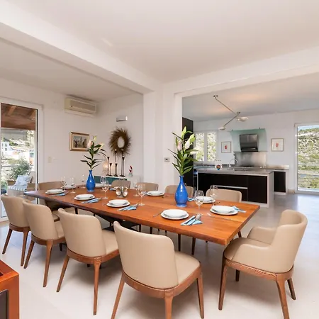 Villa Philippa - Luxurious Five-room On The Island Of Brac - Idyllic Location Right By The Sea - Incredible View Of The Sea Bay - Vip Services - Buralux Properties Sutivan