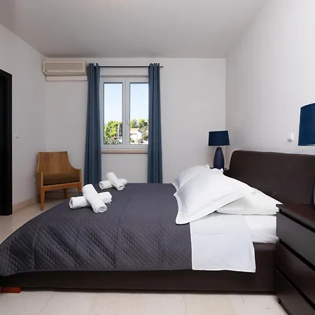 Philippa - Luxurious Five-room On The Island Of Brac - Idyllic Location Right By The Sea - Incredible View Of The Sea Bay - Vip Services - Buralux Properties Villa