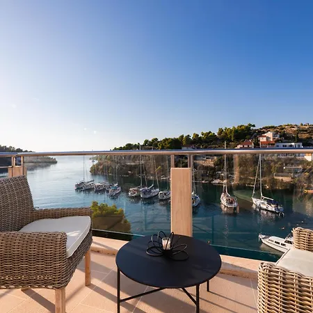 Villa Philippa - Luxurious Five-room On The Island Of Brac - Idyllic Location Right By The Sea - Incredible View Of The Sea Bay - Vip Services - Buralux Properties *