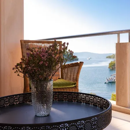 Philippa - Luxurious Five-room On The Island Of Brac - Idyllic Location Right By The Sea - Incredible View Of The Sea Bay - Vip Services - Buralux Properties *