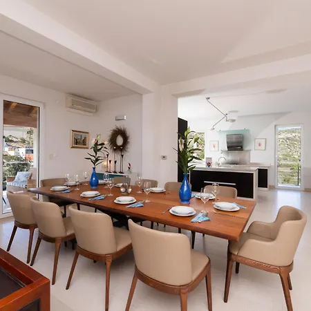 Villa Philippa - Luxurious Five-room On The Island Of Brac - Idyllic Location Right By The Sea - Incredible View Of The Sea Bay - Vip Services - Buralux Properties Sutivan