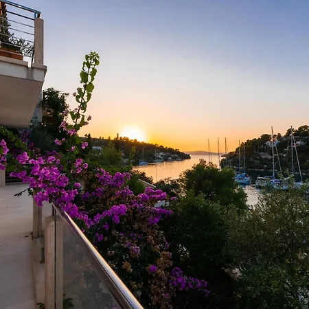 Villa Philippa - Luxurious Five-room On The Island Of Brac - Idyllic Location Right By The Sea - Incredible View Of The Sea Bay - Vip Services - Buralux Properties