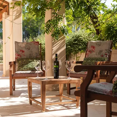 Philippa - Luxurious Five-room On The Island Of Brac - Idyllic Location Right By The Sea - Incredible View Of The Sea Bay - Vip Services - Buralux Properties *