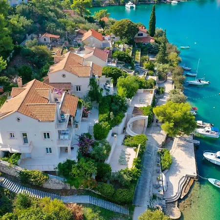 Villa Philippa - Luxurious Five-room On The Island Of Brac - Idyllic Location Right By The Sea - Incredible View Of The Sea Bay - Vip Services - Buralux Properties