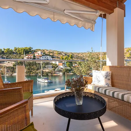 Philippa - Luxurious Five-room On The Island Of Brac - Idyllic Location Right By The Sea - Incredible View Of The Sea Bay - Vip Services - Buralux Properties Villa Sutivan