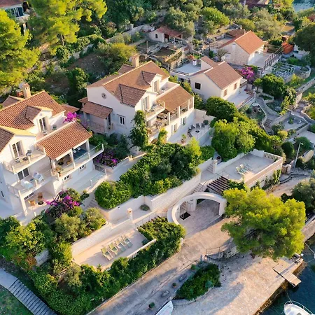 Philippa - Luxurious Five-room On The Island Of Brac - Idyllic Location Right By The Sea - Incredible View Of The Sea Bay - Vip Services - Buralux Properties
