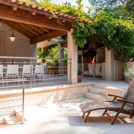 Philippa - Luxurious Five-room On The Island Of Brac - Idyllic Location Right By The Sea - Incredible View Of The Sea Bay - Vip Services - Buralux Properties Villa Sutivan