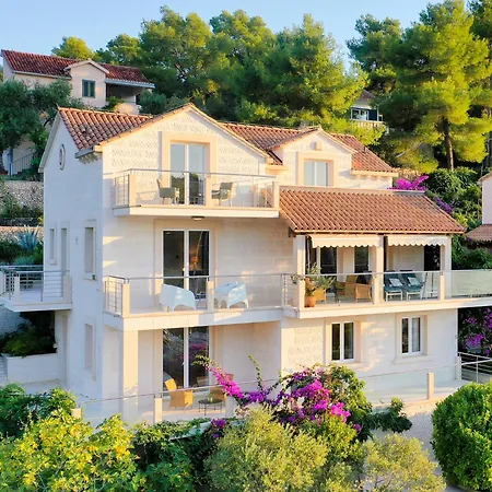 Philippa - Luxurious Five-room On The Island Of Brac - Idyllic Location Right By The Sea - Incredible View Of The Sea Bay - Vip Services - Buralux Properties Sutivan